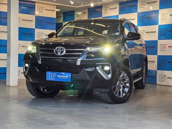 TOYOTA HILUX 2.8 SRX 4X4 CD 16V DIESEL 4P AUTOMÁTICO
